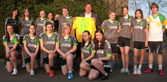 weibl. B-Jugend mit neuen Trikots